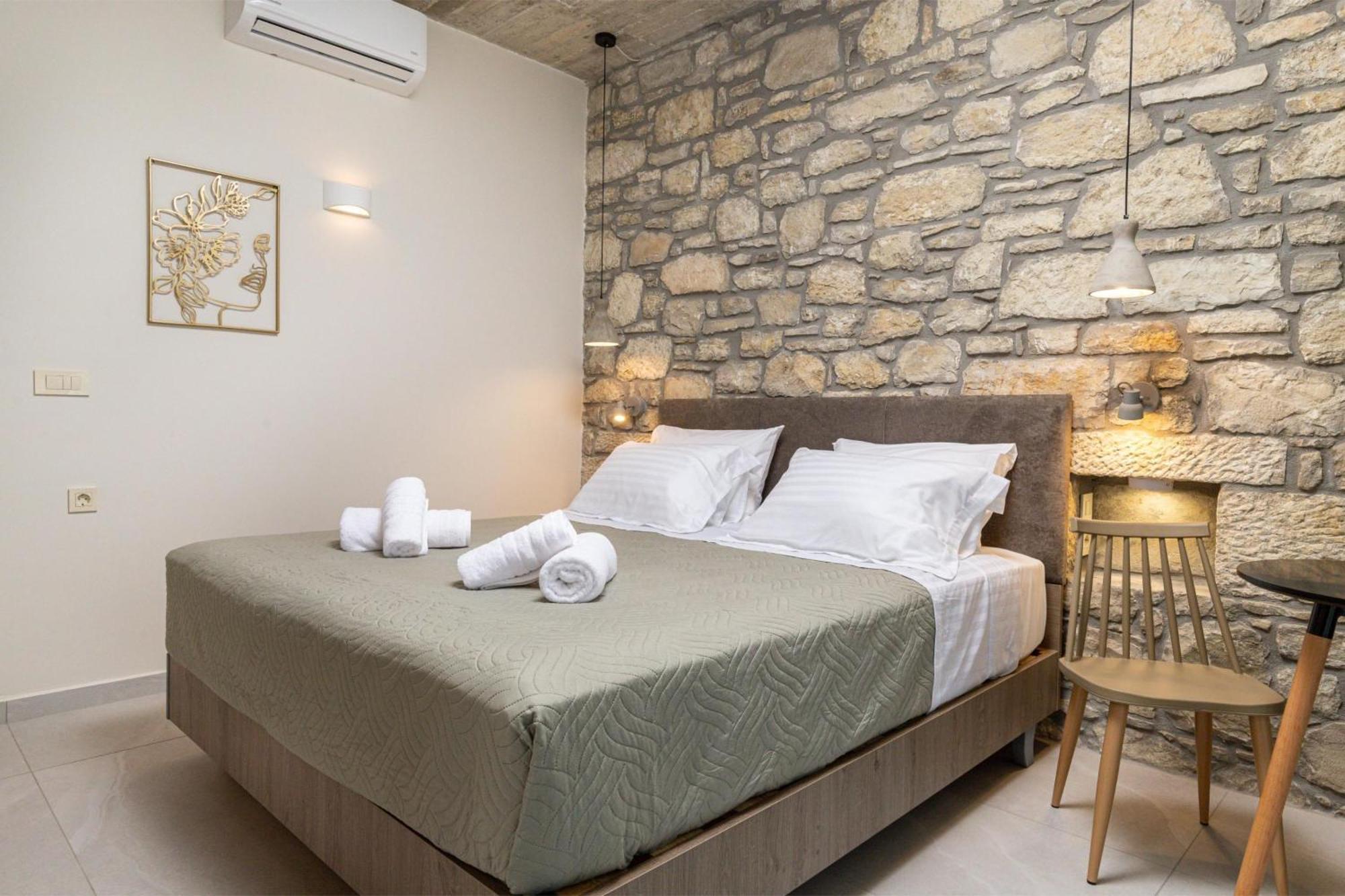 Achatis Apartments With Sea View Kolymbari Exterior photo